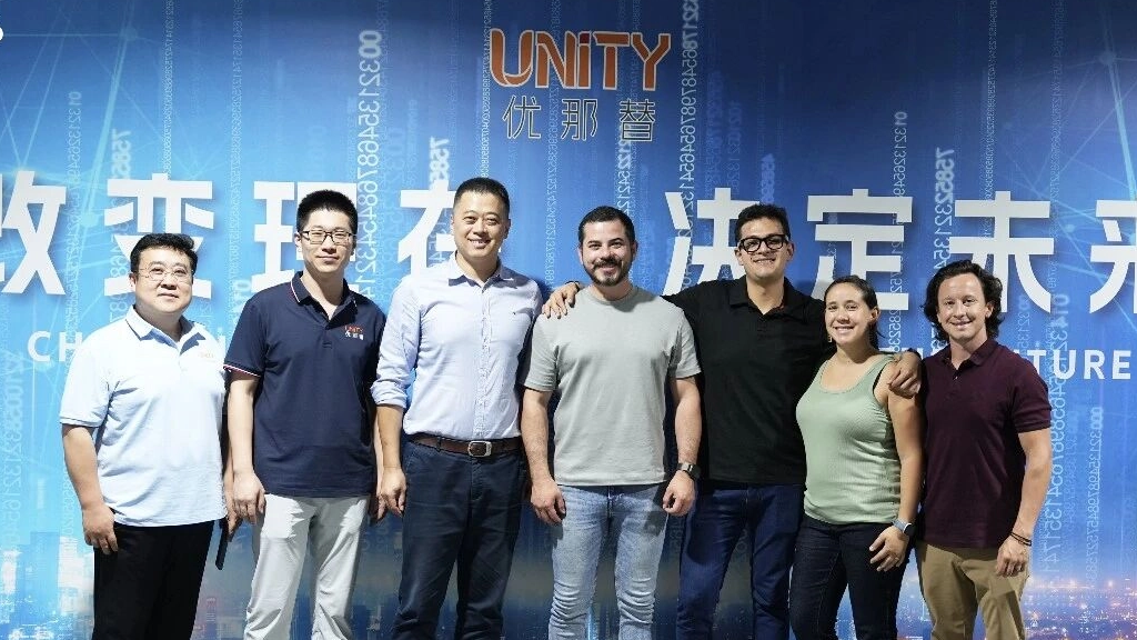 Clientes mexicanos visitan UNITY Robotics para evaluar m&aacute;quinas descalyx de fresa
